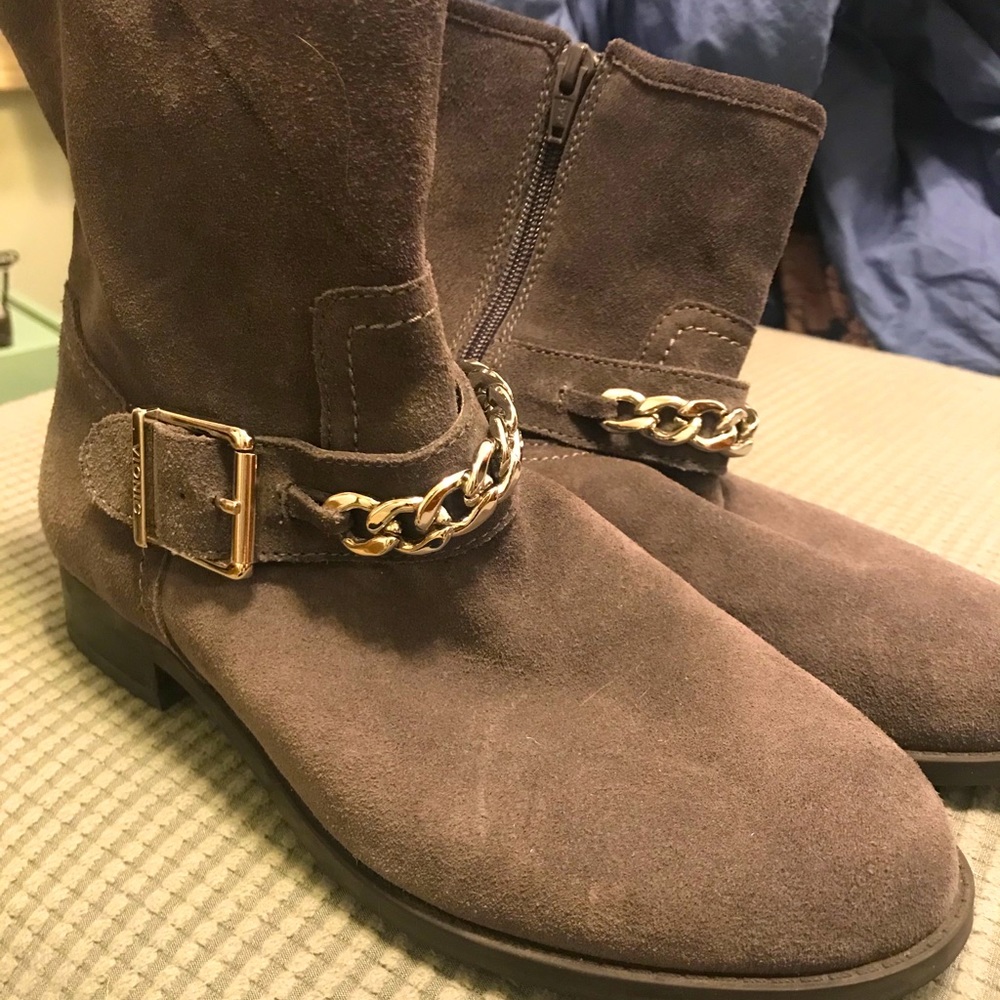 Vionic 7.5 gray suede boots